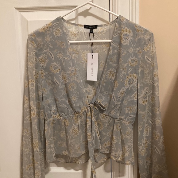 blue floral blouse. - Picture 1 of 3